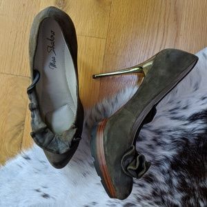 Army green leather heel